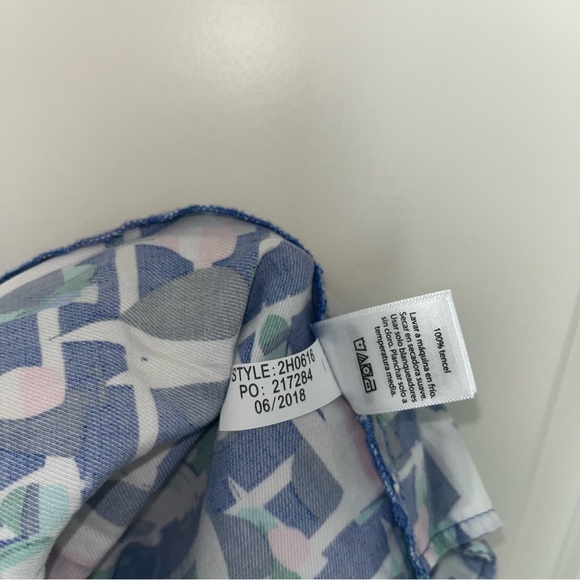 Vineyard Vines Women's Harbor
Scene Print Flowy Shorts Marlin Blue - Picture 6 of 6